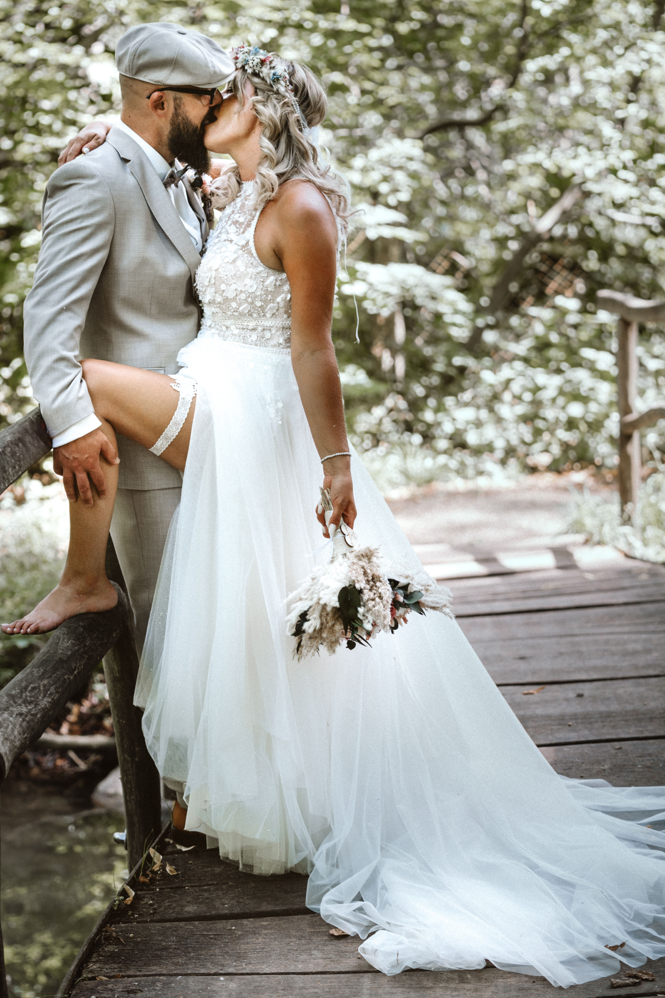 Hochzeitsfotograf Potsdam Doreen und Danilo küssen sich sexy