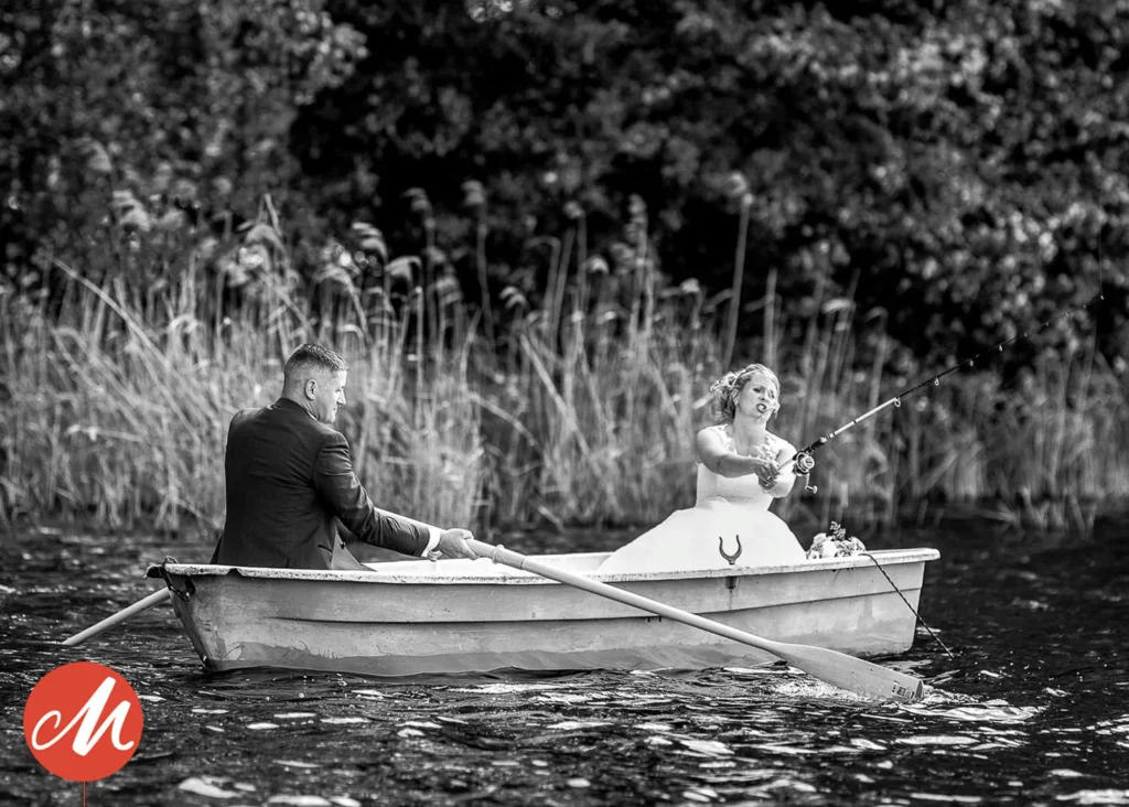 Hochzeitsfotograf Potsdam Das Brautpaar beim angeln auf ein See